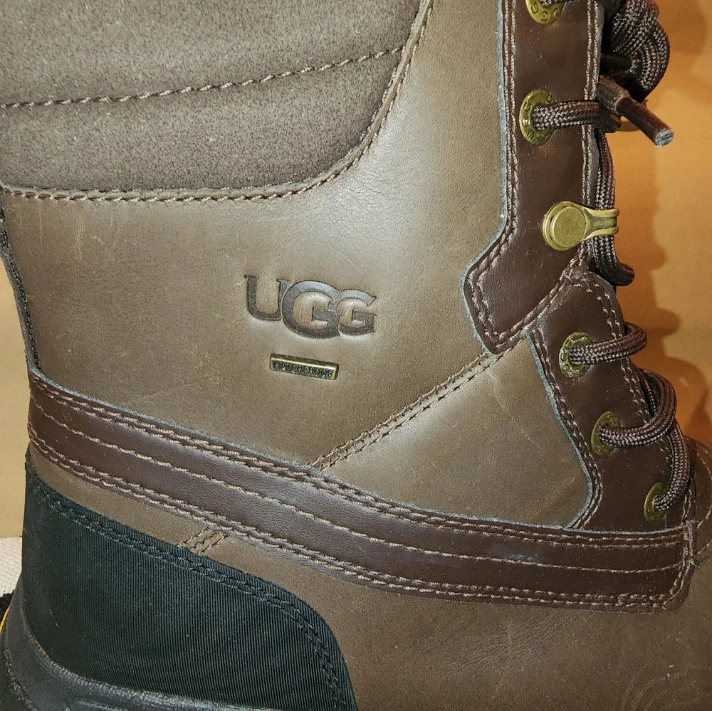 Waterproof boot - Picture 2 of 9